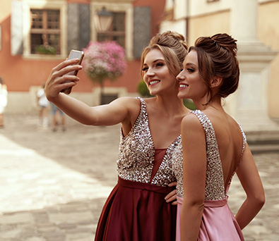 Friends share photos at a wedding using Tapestry Show App
